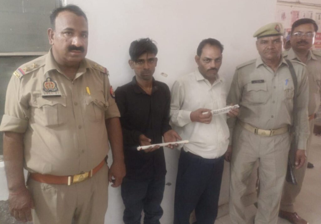 मथुरा 18 मई 25*थाना वृन्दावन पुलिस ने 02 अभियुक्त को किया गिरफ्तार, कब्जे से 02 नाजायज चाकू बरामद ।