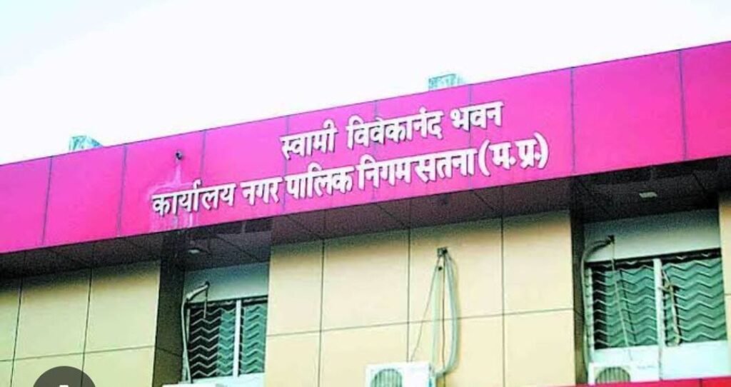 सतना20मई25*स्मार्ट सिटी सतना का नसीब बन गई चारों तरफ फैली जानलेवा गड्ढों वाली सड़कें, रोज चोटिल हो रहे लोग