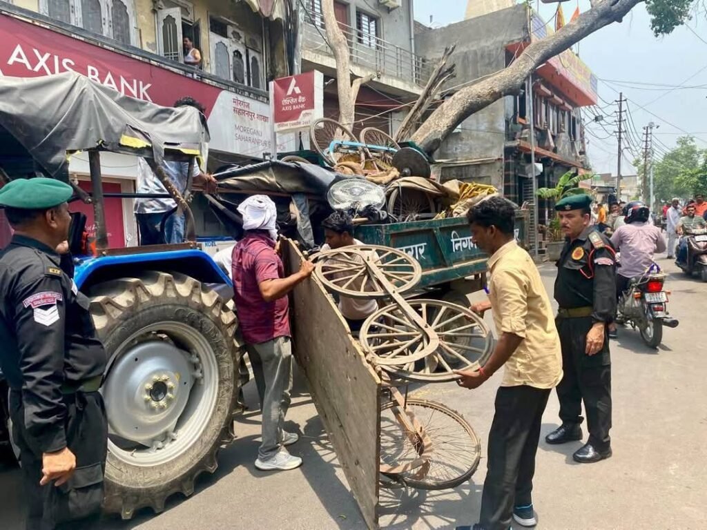 सहारनपुर20मई25*सब्जी मण्डी पुल व दिल्ली रोड पर चला अतिक्रमण हटाओ अभियान...