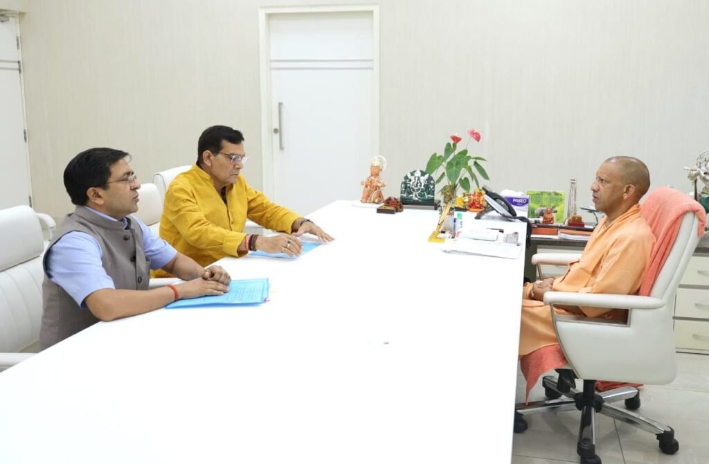 *उत्तर प्रदेश23मई25* के मुख्यमंत्री योगी आदित्यनाथ से कैबिनेट मंत्री अरविंद कुमार शर्मा