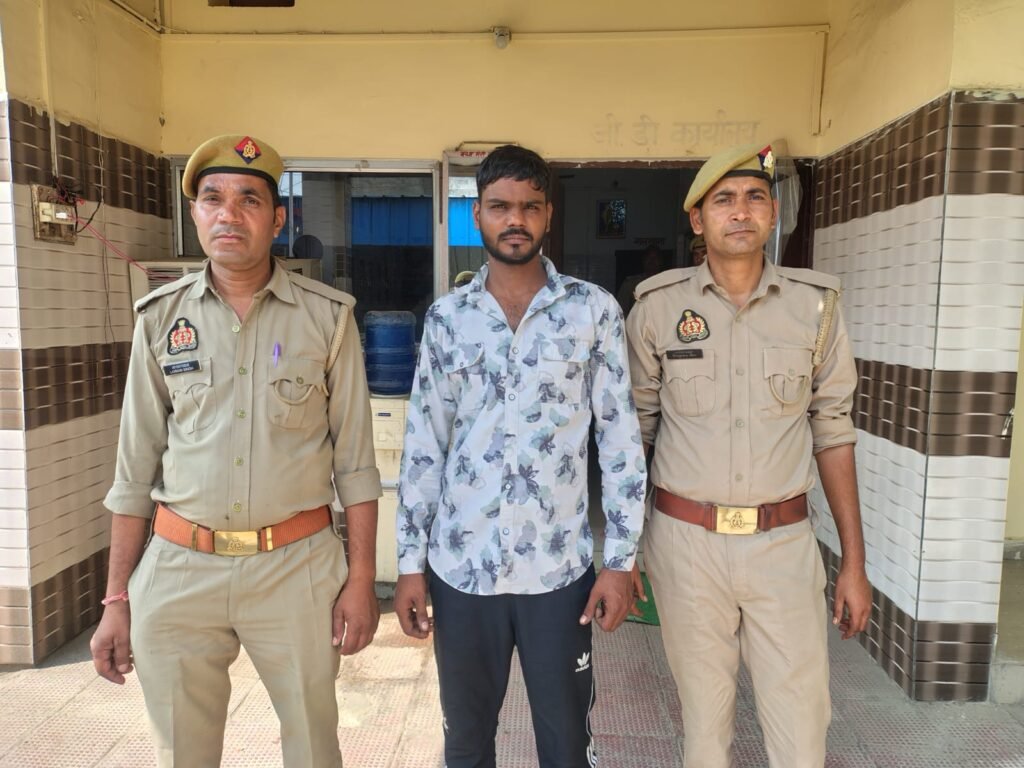 मथुरा 23 मई 25*कोसीकलां पुलिस द्वारा 14.05.2025 को ग्राम कामर में जान से मारने की नीयत से फायरिंग