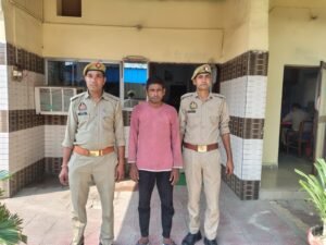 मथुरा 23 मई 25*एक नफर अभियुक्त को एक अदद अवैध चाकू व दो गुच्छा मोटर साइकिल की चाबियों के साथ किया गिरफ्तार*