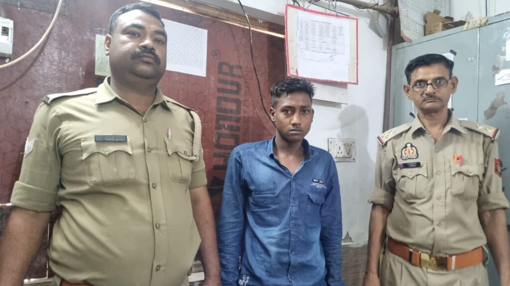 मथुरा 25 मई 25*थाना वृन्दावन पुलिस द्वारा अभियुक्त को 01 अदद चाकू नाजायज के साथ किया गिरफ्तार*