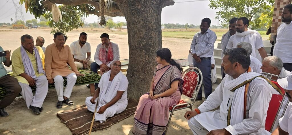 गाजीपुर26मई25*मृतक परिवार को यथा संभव सहयोग का आश्वासन दिया राज्यसभा सांसद डा. संगीता बलवंत