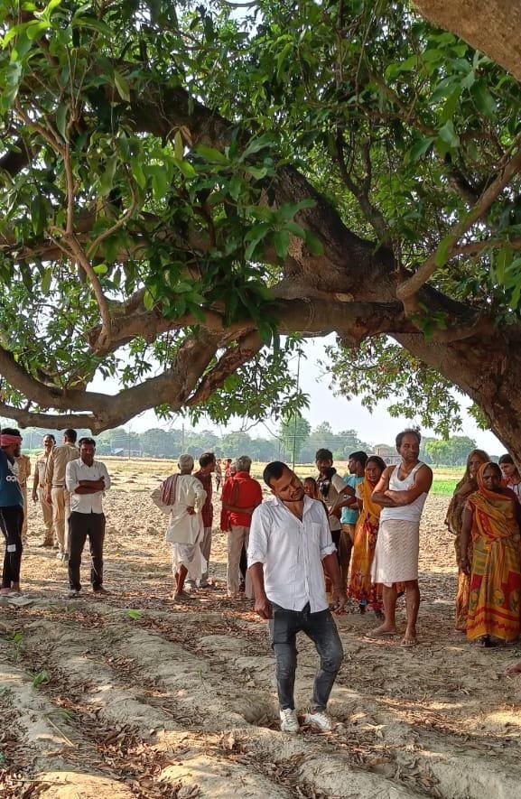 सुल्तानपुर29मई25*पेड़ में लटका मिला युवक का शव*