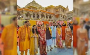 मुम्बई29मई25*बिजनेसमैन मुकेश अंबानी के बेटे आकाश अंबानी ने विश्वनाथ मंदिर को दान में 1 करोड़ का चेक दिया है..!*