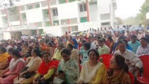 लखनऊ01मई25* बेसिक शिक्षा परिषद के नियंत्रण आधीन विद्यालयों में कार्य शिक्षकों की मांगों समस्याओं के निवारण हेतु धरना प्रदर्शन।