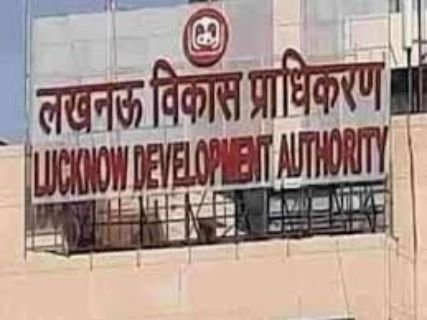 लखनऊ02मई2025*लखनऊ विकास प्राधिकरण में फर्जी रजिस्ट्री मामला