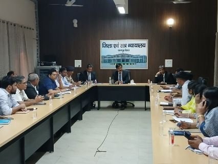 कानपुर देहात02मई25*जनपद न्यायाधीश की अध्यक्षता में जिला विधिक सेवा प्राधिकरण की बैठक सम्पन्न हुई।