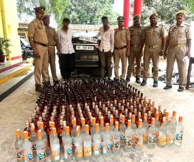 मिर्जापुर04मई25*अलग-अलग ब्राण्ड की 310 बोतल अंग्रेजी शराब के साथ 02 अन्तर्राज्यीय शराब तस्कर गिरफ्तार*