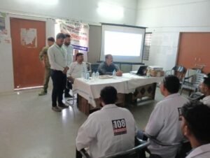 कौशाम्बी04मई25*आपातकालीन समय में प्राथमिक उपचार दिए जाने वाली सुविधाओं से एंबुलेंस कर्मियों को किया प्रशिक्षित*