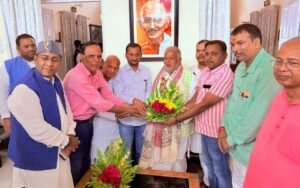 भागलपुर06मई25*ग्रामीण विकास मंत्री श्रवण कुमार जी भागलपुर परिसदन में जदयू कार्यकर्ताओ ने स्वागत किया।