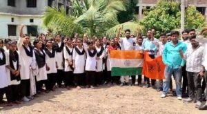 भागलपुर07मई25 सर्जिकल स्ट्राइक को लेकर टीएमबीयू के छात्रों ने मनाया जश्न*