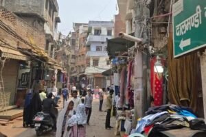 वाराणसी14मई25*दालमंडी में बुलडोजर पर हाईकोर्ट का ब्रेक