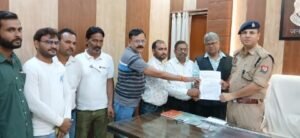 अयोध्या14मई25*पत्रकार को फर्जी मुकदमे में फसाने का प्रयास हुआ तो होगा धरना प्रदर्शन