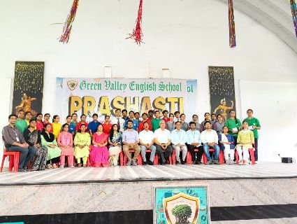 वाराणसी14मई25*सीबीएसई की 10वीं 12वी परीक्षा में उत्कृष्ट प्रदर्शन करने वाले वि‌द्यार्थियों का सम्मान समारोह आयोजित हुआ