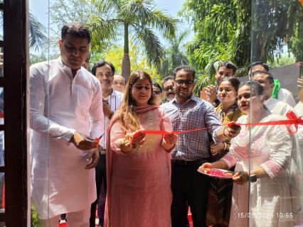 बिजनौर15मई25*प्रेरणा विदुर ब्रांड आउटलेट का दीप प्रज्वलित कर एवं फीता काटकर उद्घाटन किया