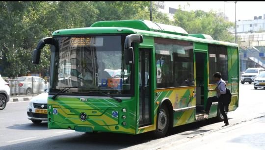 दिल्ली18मई25*.दिल्ली के यात्रियों के लिए खुशखबरी, 44 रूटों पर उतरीं 400 छोटी बसें*