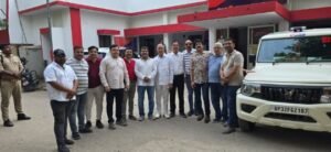 लखनऊ19मई25*डिप्टी सीएम के लिए अपमानजनक शब्दों का प्रयोग किए जाने के विरोध में दवा व्यापारियों ने विरोध प्रदर्शन किया।