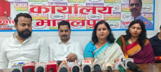 भागलपुर18मई25*केंद्रीय मंत्री चिराग पासवान ने पीएम से भागलपुर में सिल्क वस्त्र उद्योग को विश्व अस्तर की माँग की।