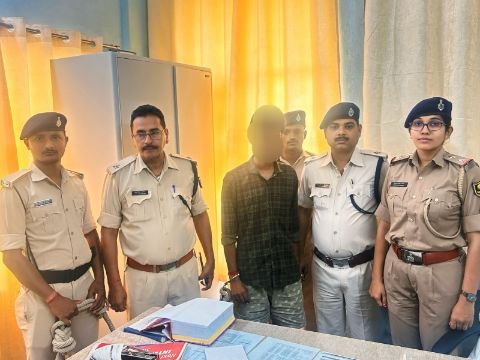 पूर्णिया बिहार 22 मई 25 * फर्जी खाता खुलवाकर साइबर फ्रॉड का पैसा मंगवाने वाले एक व्यक्ति को साइबर थाना के द्वारा किया गया गिरफ्तार