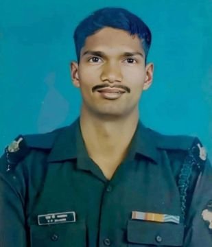 जम्मू कश्मीर22मई2025*युद्ध विराम के बाबजूद भी एक सेना के एक सैनिक को एक चल रहे गोलाबारी में मार दिया गया था,