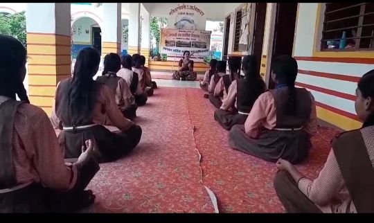 मिर्जापुर:23 मई 25 *बच्चों ने योग का किया अभ्यास*