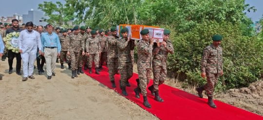 अयोध्या24मई25*लेफ्टिनेंट शशांक तिवारी पंचतत्व में विलीन**नम आंखों से जमथरा घाट पर हुआ अंतिम संस्कार*