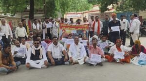 मिर्जापुर: 28मई 25 *प्राइवेट फाइनेंस कंपनियों द्वारा जनता का पैसा लूटने के विरोध में जिला मुख्यालय पर विशाल धरना प्रदर्शन* मिर्जापुर: 28मई 25 *प्राइवेट फाइनेंस कंपनियों द्वारा जनता का पैसा लूटने के विरोध में जिला मुख्यालय पर विशाल धरना प्रदर्शन*