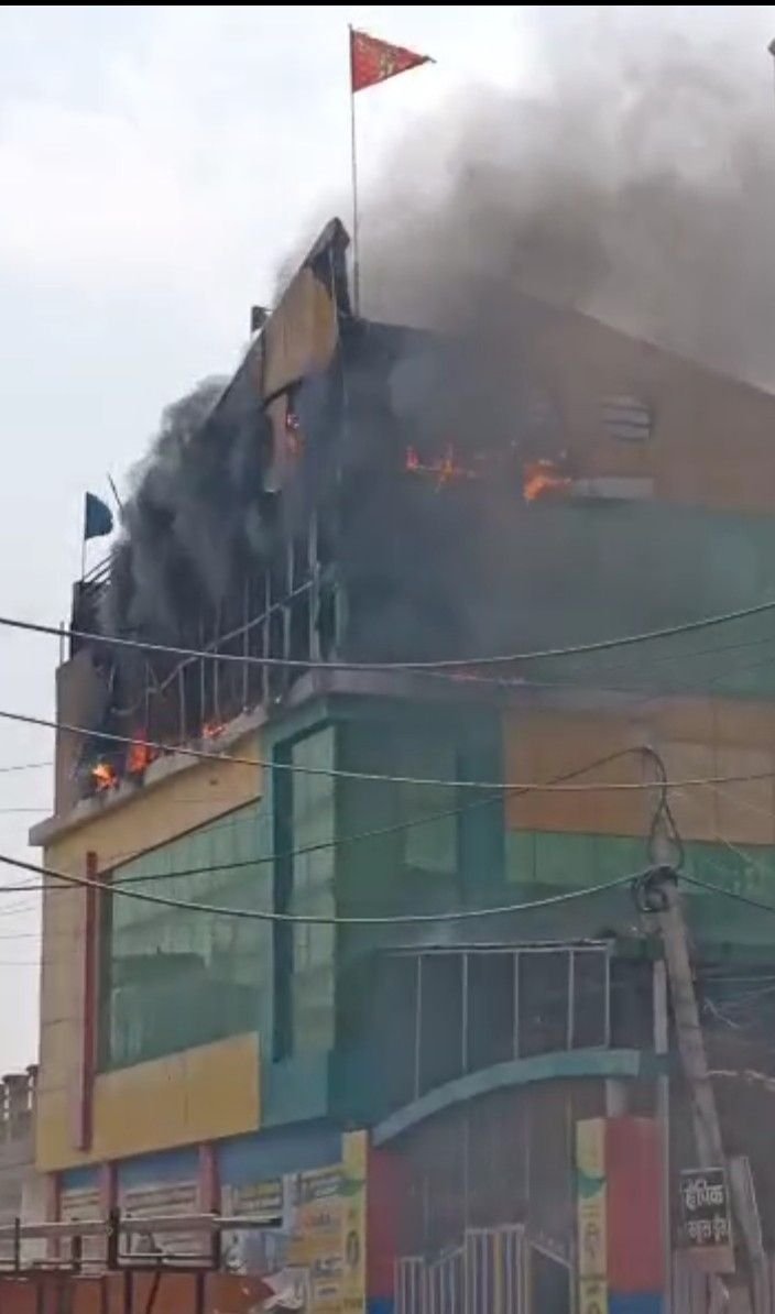 भिवानी28मई25*लिटिल हार्ट पब्लिक स्कूल , नजदीक बंसीलाल पार्क हालुवास गेट भिवानी में लगी आग , सोशल मीडिया से प्राप्त वीडियो....