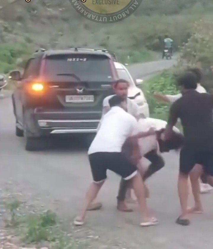 उत्तराखंड30मई25 सार्वजनिक स्थान पर मार-पीट व हुड़दंग कर माहौल खराब करने वालो को दून पुलिस ने सिखाया मर्यादा का पाठ...