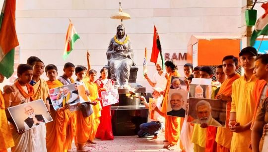 वाराणसी30मई25*" मोदी सरकार के 11 साल पूरे होने पर पुण्यश्लोक अहिल्याबाई की उतारी आरती "