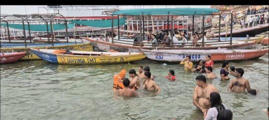 बनारस31मई25*गंगा में डूब रहे युवक को एनडीआरएफ ने बचाया — बहादुरी और तत्परता की मिसाल*