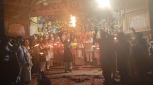 मथुरा31मई25*दीपों की लौ और भक्ति की धारा — केसी घाट पर हुई भव्य महाआरती* मथुरा31मई25*दीपों की लौ और भक्ति की धारा — केसी घाट पर हुई भव्य महाआरती*