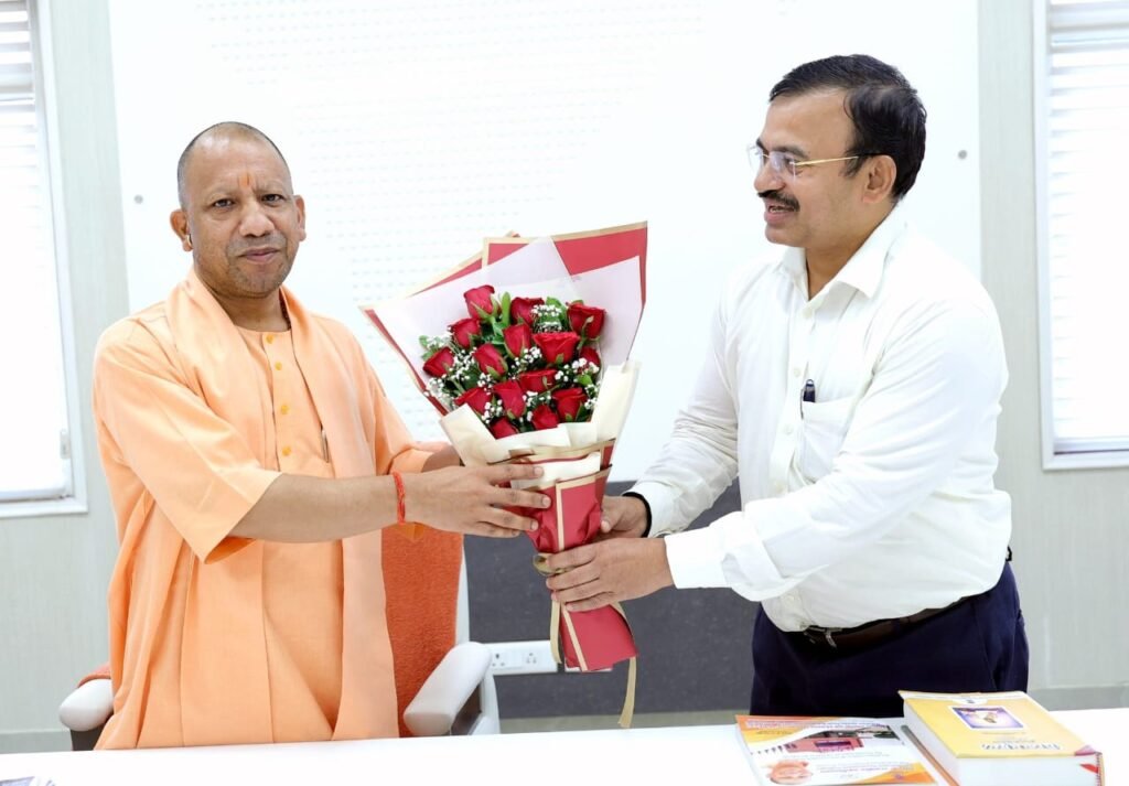 लखनऊ01जून25*मुख्यमंत्री योगी आदित्यनाथ से रिटायर