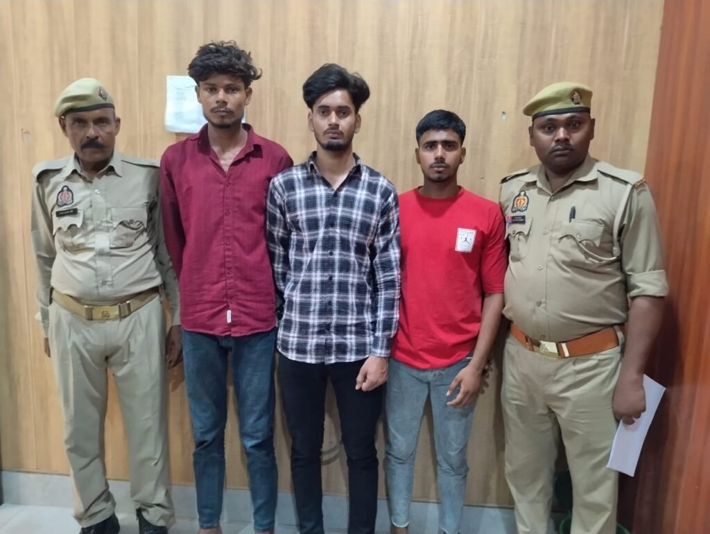 मथुरा 1 जून 25*थाना राया पुलिस ने छेडखानी के अभियोग में वांछित 03 अभियुक्तों को किया गिरफ्तार ।* मथुरा 1 जून 25*थाना राया पुलिस ने छेडखानी के अभियोग में वांछित 03 अभियुक्तों को किया गिरफ्तार ।*