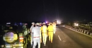 शामली 04जून25हाईवे पर 29 लाख की लूट: भारत सरकार लिखी गाड़ी से आए बदमाशों ने कैशियर से लूटी नकदी* शामली 04जून25हाईवे पर 29 लाख की लूट: भारत सरकार लिखी गाड़ी से आए बदमाशों ने कैशियर से लूटी नकदी*