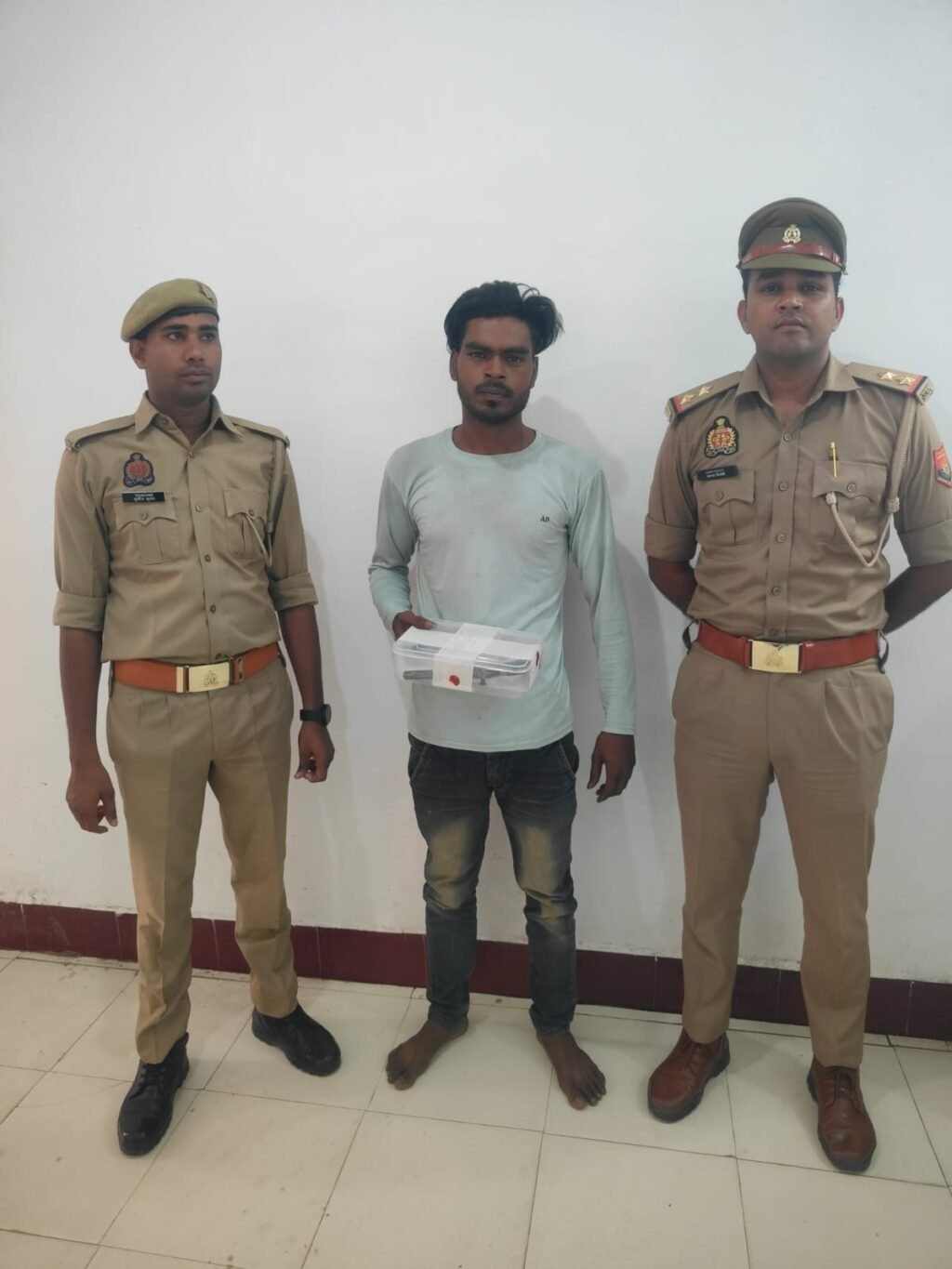 मथुरा 5 जून 25*थाना गोवर्धन पुलिस द्वारा एक अभियुक्त को अवैध तमंचे व कारतूस सहित किया गिरफ्तार ।*