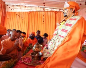 *लखनऊ,11 जून25* मुख्यमंत्री योगी आदित्यनाथ ने कहा कि संतों ने समाज को एकता और जोड़ने की राह दिखाई।