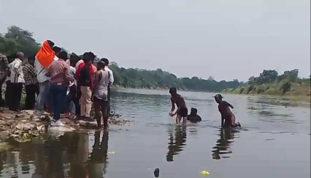 अयोध्या14जून25*एसडीआरएफ की टीम ने शुक्रवार को नदी में डूबे युवक का शव शनिवार किया बरामद