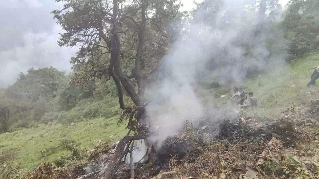 उत्तराखंड15जून25* में केदारनाथ धाम से गुप्तकाशी के  एविएशन का एक हेलिकॉप्टर गौरीकुंड के जंगलों में क्रैश हो गया है.