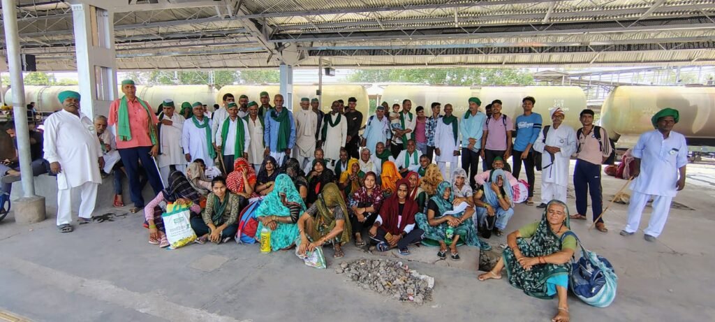 मथुरा15 जून 2025* भारतीय किसान यूनियन टिकैत के सैकड़ो कार्यकर्ता हरिद्वार रवाना। मथुरा15 जून 2025* भारतीय किसान यूनियन टिकैत के सैकड़ो कार्यकर्ता हरिद्वार रवाना।