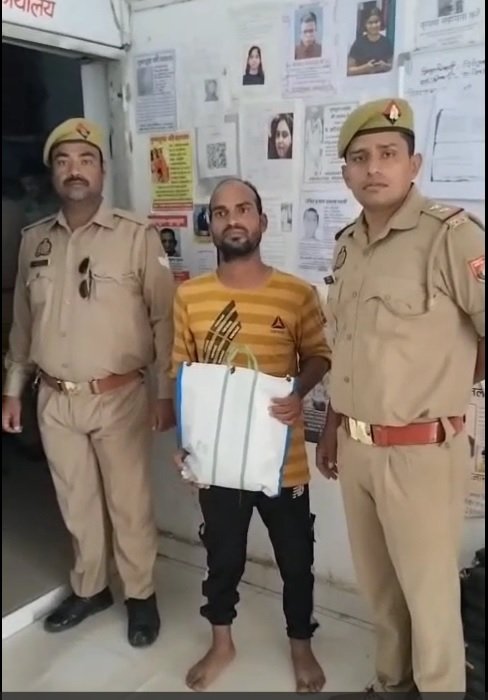 मथुरा 19 जून 25*थाना वृन्दावन पुलिस द्वारा एक अभियुक्त को 532 ग्राम अवैध गांजा सहित किया गिरफ्तार ।* मथुरा 19 जून 25*थाना वृन्दावन पुलिस द्वारा एक अभियुक्त को 532 ग्राम अवैध गांजा सहित किया गिरफ्तार ।*