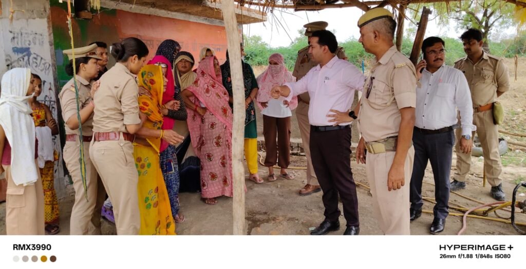 महोबा20जून25*सरकारी जमीन पर बने पक्के मकान में बुलडोजर चलाने में प्रशासन हुआ पसीना पसीना महोबा20जून25*सरकारी जमीन पर बने पक्के मकान में बुलडोजर चलाने में प्रशासन हुआ पसीना पसीना