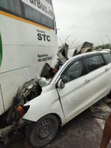 उन्नाव 20जून25*आगरा एक्सप्रेसवे पर हुआ बड़ा हादसा