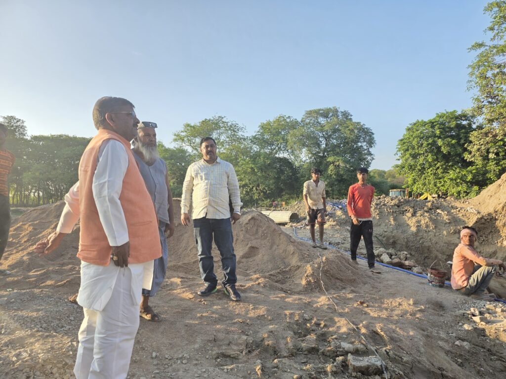 भेलसर23जून25*बाबाबाजार-इन्हौना मार्ग पर पुल निर्माण कार्य का निरीक्षण कर बरसात से पहले काम पूरा करने का निर्देश*