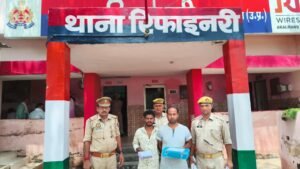 मथुरा 23 जून 25*थाना रिफाइनरी पुलिस द्वारा दो वांछित अभियुक्तगणों को चोरी हुए टैबलेट व मोबाइल फोन सहित किया गिरफ्तार ।*