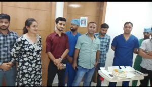 मथुरा 23 जून 2025 को मथुरा हार्ट सेंटर में दौड़ी खुशी की लहर डॉक्टर अभिषेक वर्मा डीएम कार्डियोलॉजिस्ट द्वारा हुई 101 एंजो प्लास्टिक सफलतापूर्वक