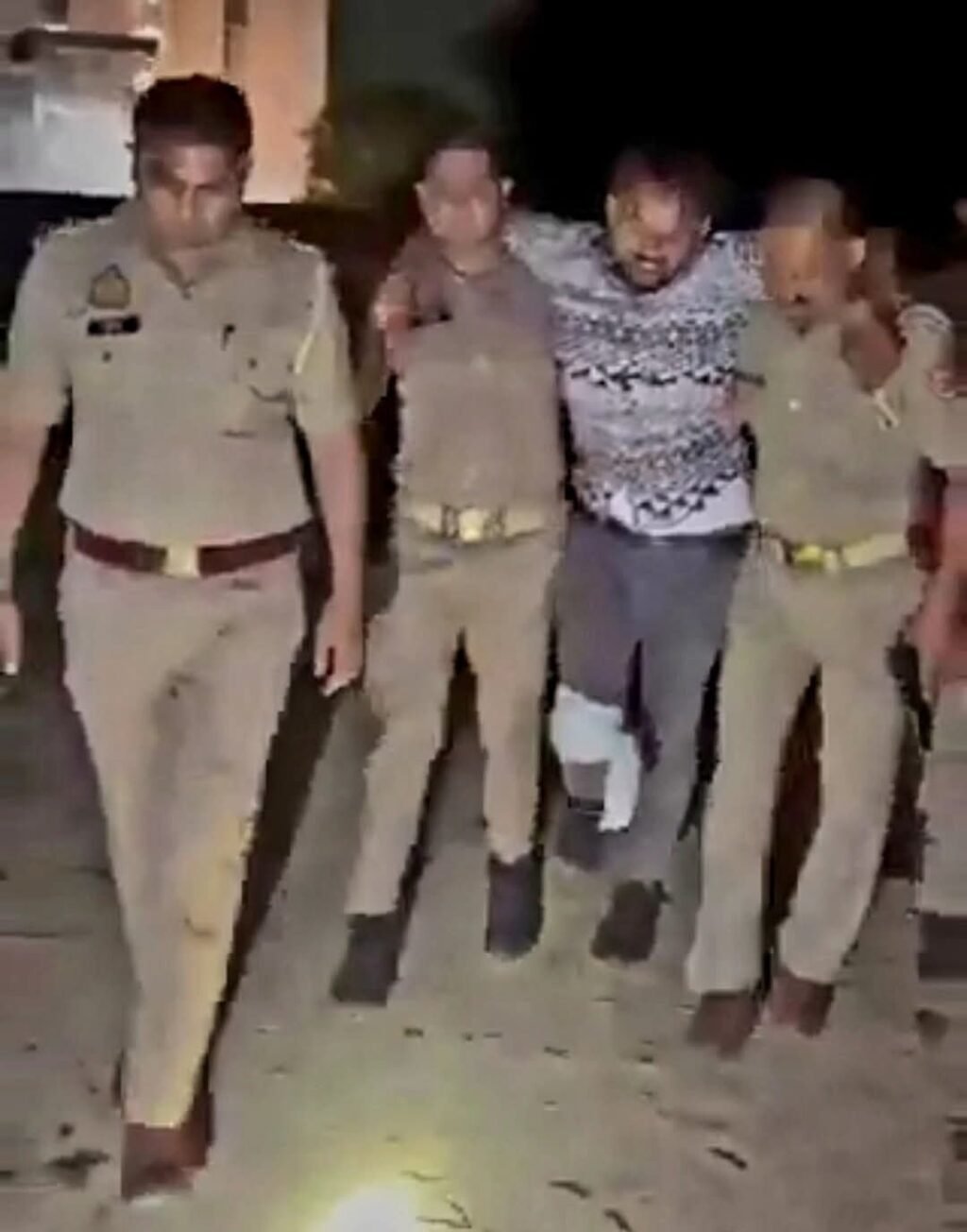 बरेली24जून25* के इज़्ज़तनगर में स्कूल जा रही छात्रा को सरेआम छेड़छाड़ करने वाला ।