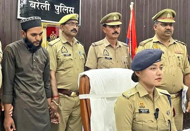 बरेली24जून25यूपी के बरेली में 13 साल के मदरसा छात्र से कुकर्म के आरोप में हाफिज नबी हसन गिरफ्तार बरेली24जून25यूपी के बरेली में 13 साल के मदरसा छात्र से कुकर्म के आरोप में हाफिज नबी हसन गिरफ्तार